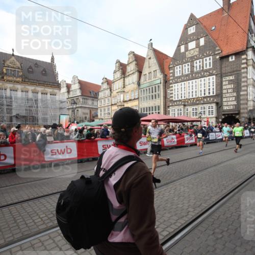 05.10.2025 - 20. swb-Marathon Bremen Yannick Fuchs http://msf.ph/oto/9290598 05.10.2025 10:50:10 Ziel 9485, 9787, 10246, 11104, 11208, 11288, 11295, 11621 meine-sportfotos.de