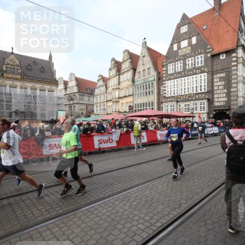 05.10.2025 - 20. swb-Marathon Bremen Yannick Fuchs http://msf.ph/oto/9290620 05.10.2025 10:50:12 Ziel 9485, 9645, 9787, 10246, 11104, 11208, 11288, 11295 meine-sportfotos.de