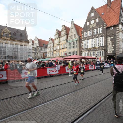 05.10.2025 - 20. swb-Marathon Bremen Yannick Fuchs http://msf.ph/oto/9290643 05.10.2025 10:50:19 Ziel 9579, 9689, 10022, 10356, 10400, 10443 meine-sportfotos.de