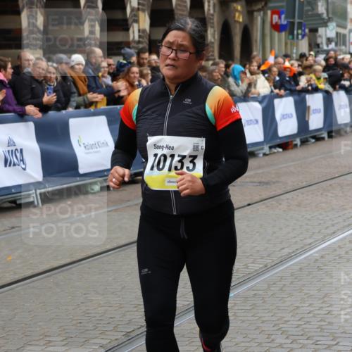 05.10.2025 - 20. swb-Marathon Bremen Strokosch-Dieckow http://msf.ph/oto/9290647 05.10.2025 11:25:03 Ziel 10133 meine-sportfotos.de
