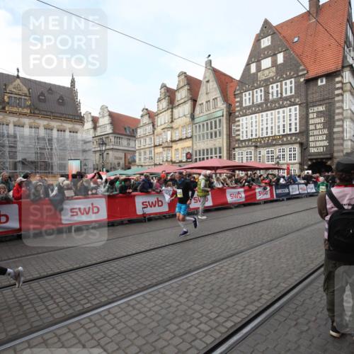 05.10.2025 - 20. swb-Marathon Bremen Yannick Fuchs http://msf.ph/oto/9290660 05.10.2025 10:50:21 Ziel 10022, 10400, 10443 meine-sportfotos.de