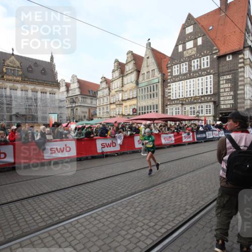 05.10.2025 - 20. swb-Marathon Bremen Yannick Fuchs http://msf.ph/oto/9290668 05.10.2025 10:50:23 Ziel 9740, 10443, 10923 meine-sportfotos.de