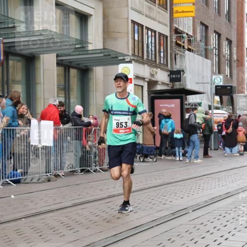 05.10.2025 - 20. swb-Marathon Bremen Strokosch-Dieckow http://msf.ph/oto/9290675 05.10.2025 12:37:01 Ziel 302, 953, 1101, 302, 953, 1101 meine-sportfotos.de