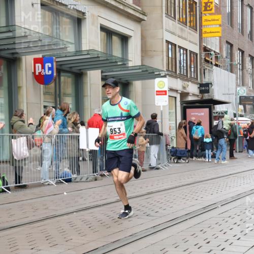 05.10.2025 - 20. swb-Marathon Bremen Strokosch-Dieckow http://msf.ph/oto/9290686 05.10.2025 12:37:02 Ziel 302, 953, 1101, 302, 953, 1101 meine-sportfotos.de