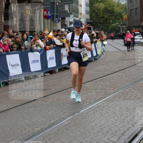 05.10.2025 - 20. swb-Marathon Bremen Strokosch-Dieckow http://msf.ph/oto/9290688 05.10.2025 11:25:15 Ziel 9763 meine-sportfotos.de