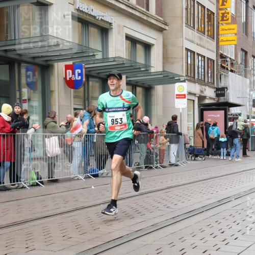 05.10.2025 - 20. swb-Marathon Bremen Strokosch-Dieckow http://msf.ph/oto/9290699 05.10.2025 12:37:02 Ziel 302, 953, 1101, 302, 953, 1101 meine-sportfotos.de