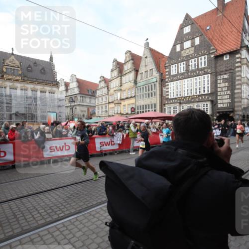 05.10.2025 - 20. swb-Marathon Bremen Yannick Fuchs http://msf.ph/oto/9290701 05.10.2025 10:50:31 Ziel 10066, 10537, 10638, 11239, 11241, 11254, 11298, 11344, 11531, 11660, 11740 meine-sportfotos.de
