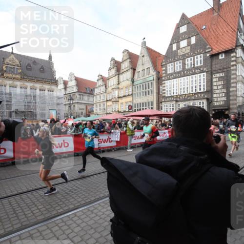 05.10.2025 - 20. swb-Marathon Bremen Yannick Fuchs http://msf.ph/oto/9290711 05.10.2025 10:50:32 Ziel 9337, 10066, 10199, 10638, 11239, 11241, 11254, 11298, 11344, 11531, 11660, 11740 meine-sportfotos.de