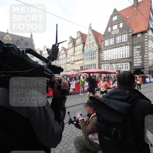 05.10.2025 - 20. swb-Marathon Bremen Yannick Fuchs http://msf.ph/oto/9290716 05.10.2025 10:50:33 Ziel 9337, 10066, 10199, 10638, 11239, 11241, 11344, 11660, 11740 meine-sportfotos.de