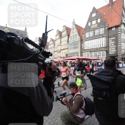 05.10.2025 - 20. swb-Marathon Bremen Yannick Fuchs http://msf.ph/oto/9290719 05.10.2025 10:50:33 Ziel 9337, 10066, 10199, 10638, 11239, 11241, 11344, 11660, 11740 meine-sportfotos.de