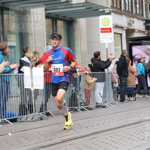 05.10.2025 - 20. swb-Marathon Bremen Strokosch-Dieckow http://msf.ph/oto/9290729 05.10.2025 12:37:11 Ziel 302, 1101, 302, 1101 meine-sportfotos.de