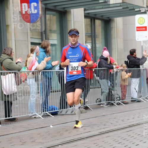 05.10.2025 - 20. swb-Marathon Bremen Strokosch-Dieckow http://msf.ph/oto/9290737 05.10.2025 12:37:12 Ziel 302, 1101, 302, 1101 meine-sportfotos.de
