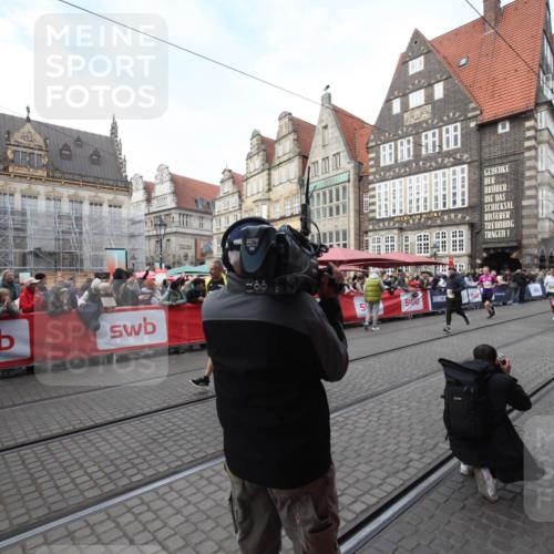 05.10.2025 - 20. swb-Marathon Bremen Yannick Fuchs http://msf.ph/oto/9290739 05.10.2025 10:50:38 Ziel 9267, 9299, 9337, 9986, 10199, 10251, 11466 meine-sportfotos.de