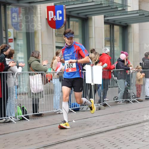 05.10.2025 - 20. swb-Marathon Bremen Strokosch-Dieckow http://msf.ph/oto/9290749 05.10.2025 12:37:12 Ziel 302, 1101, 302, 1101 meine-sportfotos.de
