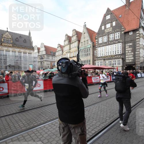 05.10.2025 - 20. swb-Marathon Bremen Yannick Fuchs http://msf.ph/oto/9290758 05.10.2025 10:50:40 Ziel 9267, 9299, 9578, 9986, 10251, 11062, 11466 meine-sportfotos.de