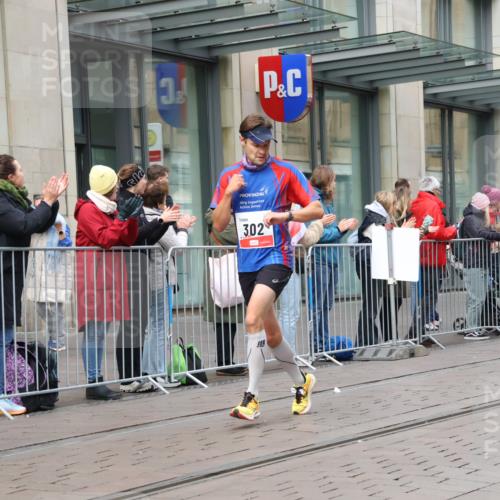 05.10.2025 - 20. swb-Marathon Bremen Strokosch-Dieckow http://msf.ph/oto/9290761 05.10.2025 12:37:12 Ziel 302, 1101, 302, 1101 meine-sportfotos.de