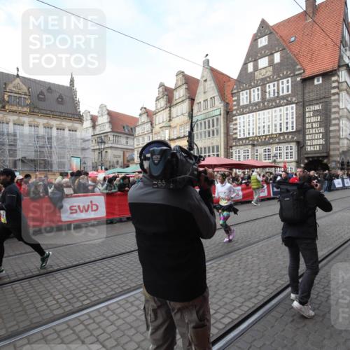 05.10.2025 - 20. swb-Marathon Bremen Yannick Fuchs http://msf.ph/oto/9290762 05.10.2025 10:50:40 Ziel 9267, 9299, 9578, 9986, 10251, 11062, 11466 meine-sportfotos.de