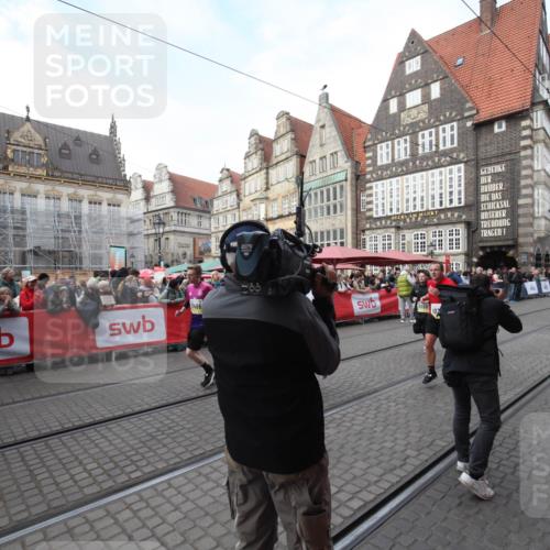 05.10.2025 - 20. swb-Marathon Bremen Yannick Fuchs http://msf.ph/oto/9290765 05.10.2025 10:50:41 Ziel 9267, 9299, 9578, 9986, 10251, 11062, 11466 meine-sportfotos.de