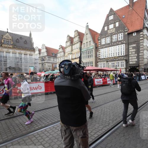 05.10.2025 - 20. swb-Marathon Bremen Yannick Fuchs http://msf.ph/oto/9290774 05.10.2025 10:50:41 Ziel 9267, 9299, 9578, 9986, 10251, 11062, 11466 meine-sportfotos.de