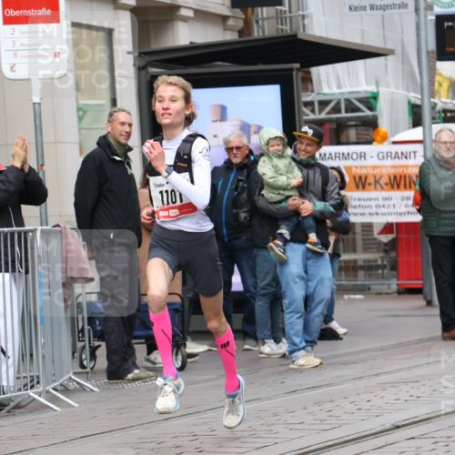 05.10.2025 - 20. swb-Marathon Bremen Strokosch-Dieckow http://msf.ph/oto/9290781 05.10.2025 12:37:14 Ziel 302, 1101, 302, 1101 meine-sportfotos.de