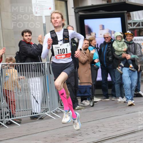 05.10.2025 - 20. swb-Marathon Bremen Strokosch-Dieckow http://msf.ph/oto/9290792 05.10.2025 12:37:15 Ziel 302, 1101, 302, 1101 meine-sportfotos.de