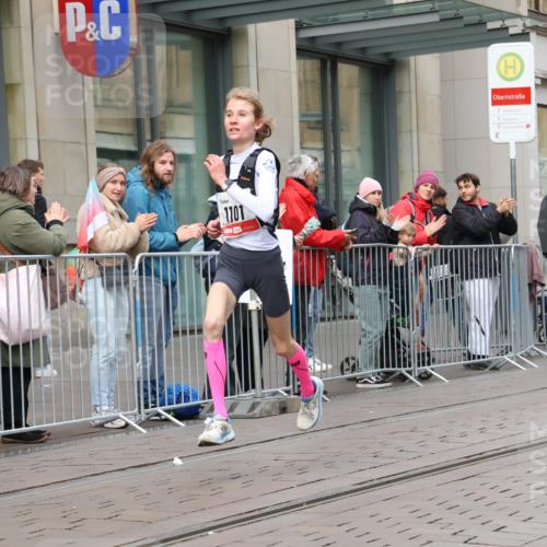 05.10.2025 - 20. swb-Marathon Bremen Strokosch-Dieckow http://msf.ph/oto/9290826 05.10.2025 12:37:16 Ziel 302, 1101, 302, 1101 meine-sportfotos.de