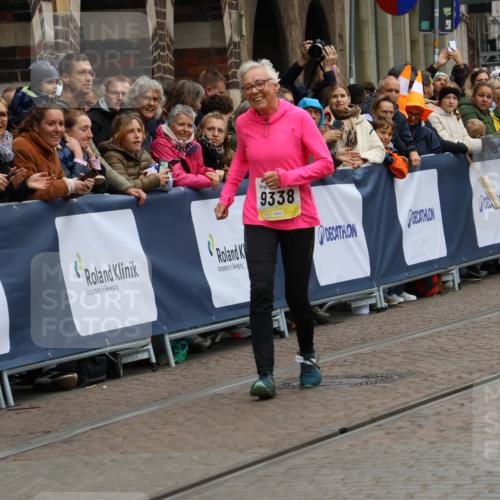 05.10.2025 - 20. swb-Marathon Bremen Strokosch-Dieckow http://msf.ph/oto/9290852 05.10.2025 11:25:35 Ziel 9338 meine-sportfotos.de