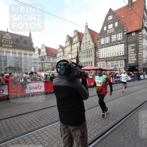 05.10.2025 - 20. swb-Marathon Bremen Yannick Fuchs http://msf.ph/oto/9290871 05.10.2025 10:50:59 Ziel 9399, 9966, 10029, 10227, 10534, 10698, 11061, 11220, 11311 meine-sportfotos.de