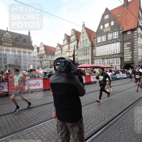 05.10.2025 - 20. swb-Marathon Bremen Yannick Fuchs http://msf.ph/oto/9290895 05.10.2025 10:51:01 Ziel 9199, 9399, 9630, 10029, 10227, 10254, 10534, 10698, 11061, 11311 meine-sportfotos.de