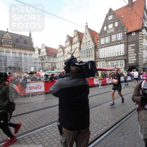 05.10.2025 - 20. swb-Marathon Bremen Yannick Fuchs http://msf.ph/oto/9290905 05.10.2025 10:51:02 Ziel 9199, 9630, 9663, 10029, 10227, 10254, 10534, 10698, 10743, 11061 meine-sportfotos.de