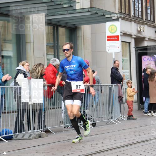 05.10.2025 - 20. swb-Marathon Bremen Strokosch-Dieckow http://msf.ph/oto/9290906 05.10.2025 12:37:54 Ziel 87, 87 meine-sportfotos.de
