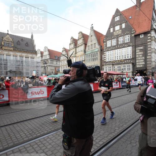 05.10.2025 - 20. swb-Marathon Bremen Yannick Fuchs http://msf.ph/oto/9290914 05.10.2025 10:51:03 Ziel 9199, 9425, 9630, 9663, 10254, 10378, 10534, 10698, 10743, 10932, 11061, 11391 meine-sportfotos.de