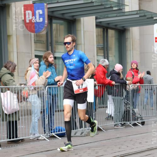 05.10.2025 - 20. swb-Marathon Bremen Strokosch-Dieckow http://msf.ph/oto/9290929 05.10.2025 12:37:55 Ziel 87, 87 meine-sportfotos.de