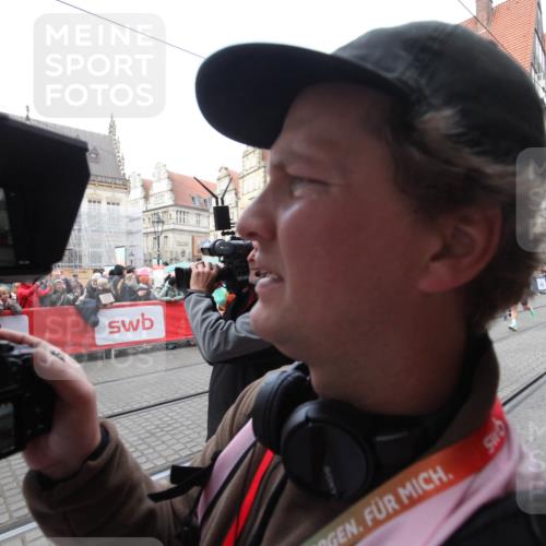 05.10.2025 - 20. swb-Marathon Bremen Yannick Fuchs http://msf.ph/oto/9290931 05.10.2025 10:51:05 Ziel 9199, 9416, 9425, 9630, 9663, 9894, 10206, 10226, 10254, 10378, 10743, 10932, 11061, 11391, 11573 meine-sportfotos.de