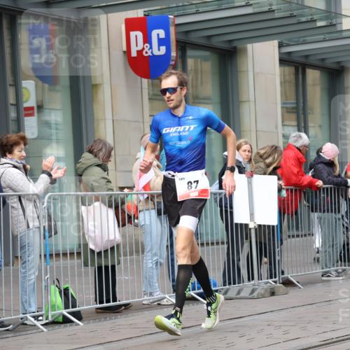 05.10.2025 - 20. swb-Marathon Bremen Strokosch-Dieckow http://msf.ph/oto/9290938 05.10.2025 12:37:55 Ziel 87, 87 meine-sportfotos.de