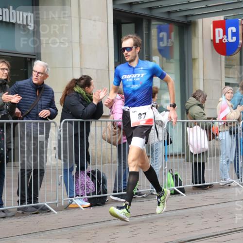 05.10.2025 - 20. swb-Marathon Bremen Strokosch-Dieckow http://msf.ph/oto/9290973 05.10.2025 12:37:56 Ziel 87, 87 meine-sportfotos.de