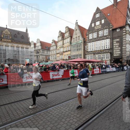 05.10.2025 - 20. swb-Marathon Bremen Yannick Fuchs http://msf.ph/oto/9290974 05.10.2025 10:51:11 Ziel 9256, 9287, 9894, 10206, 10669, 11279, 11573 meine-sportfotos.de