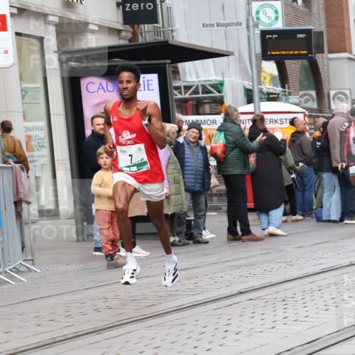 05.10.2025 - 20. swb-Marathon Bremen Strokosch-Dieckow http://msf.ph/oto/9290990 05.10.2025 12:38:27 Ziel 7, 117, 158, 1351, 7, 117, 158, 1351 meine-sportfotos.de