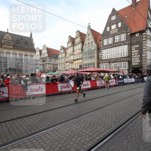 05.10.2025 - 20. swb-Marathon Bremen Yannick Fuchs http://msf.ph/oto/9290992 05.10.2025 10:51:22 Ziel 10432 meine-sportfotos.de