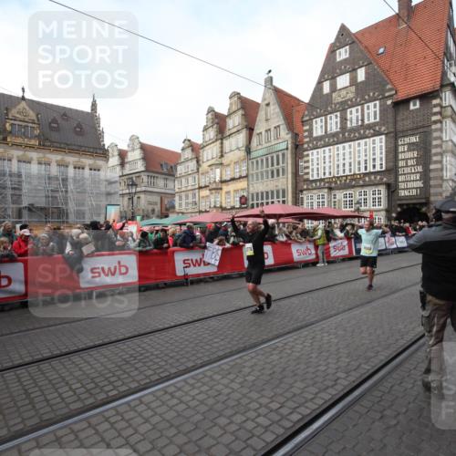 05.10.2025 - 20. swb-Marathon Bremen Yannick Fuchs http://msf.ph/oto/9290995 05.10.2025 10:51:28 Ziel 10321, 10376, 10556, 11177 meine-sportfotos.de