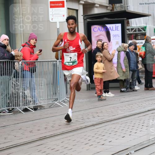05.10.2025 - 20. swb-Marathon Bremen Strokosch-Dieckow http://msf.ph/oto/9291000 05.10.2025 12:38:27 Ziel 7, 117, 158, 1351, 7, 117, 158, 1351 meine-sportfotos.de