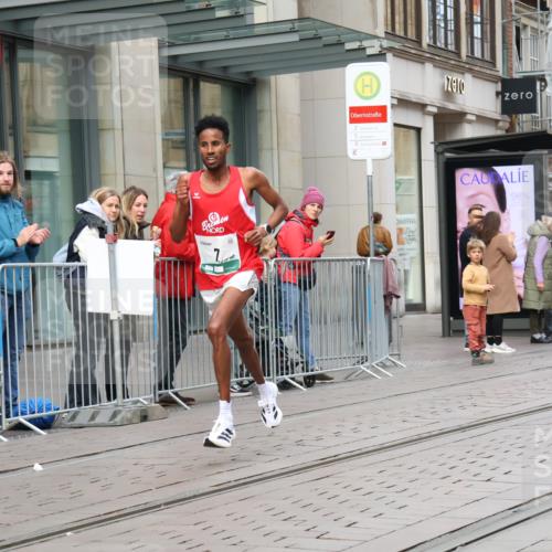 05.10.2025 - 20. swb-Marathon Bremen Strokosch-Dieckow http://msf.ph/oto/9291021 05.10.2025 12:38:28 Ziel 7, 117, 158, 1351, 7, 117, 158, 1351 meine-sportfotos.de