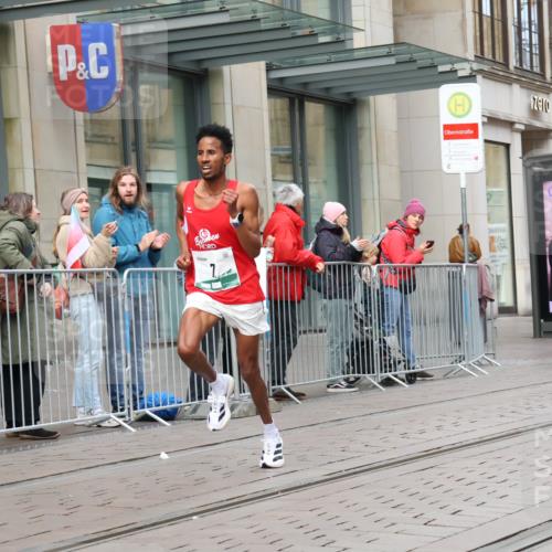 05.10.2025 - 20. swb-Marathon Bremen Strokosch-Dieckow http://msf.ph/oto/9291031 05.10.2025 12:38:28 Ziel 7, 117, 158, 1351, 7, 117, 158, 1351 meine-sportfotos.de