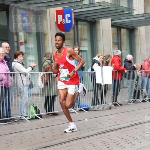 05.10.2025 - 20. swb-Marathon Bremen Strokosch-Dieckow http://msf.ph/oto/9291040 05.10.2025 12:38:28 Ziel 7, 117, 158, 1351, 7, 117, 158, 1351 meine-sportfotos.de