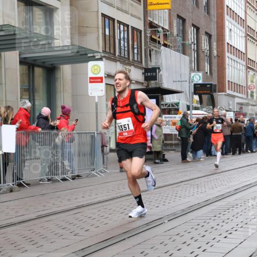 05.10.2025 - 20. swb-Marathon Bremen Strokosch-Dieckow http://msf.ph/oto/9291070 05.10.2025 12:38:33 Ziel 117, 158, 1351, 117, 158, 1351 meine-sportfotos.de