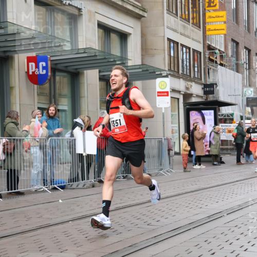 05.10.2025 - 20. swb-Marathon Bremen Strokosch-Dieckow http://msf.ph/oto/9291093 05.10.2025 12:38:34 Ziel 117, 158, 1351, 117, 158, 1351 meine-sportfotos.de
