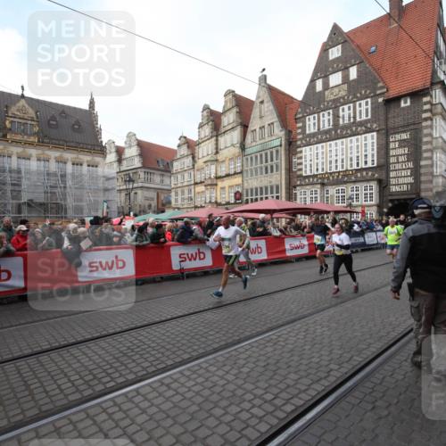 05.10.2025 - 20. swb-Marathon Bremen Yannick Fuchs http://msf.ph/oto/9291100 05.10.2025 10:52:01 Ziel 9683, 10380, 10581, 10625, 10817, 11136, 11325, 11394 meine-sportfotos.de