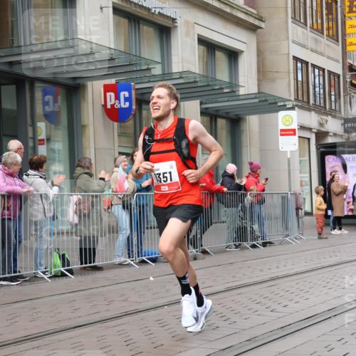 05.10.2025 - 20. swb-Marathon Bremen Strokosch-Dieckow http://msf.ph/oto/9291104 05.10.2025 12:38:34 Ziel 117, 158, 1351, 117, 158, 1351 meine-sportfotos.de