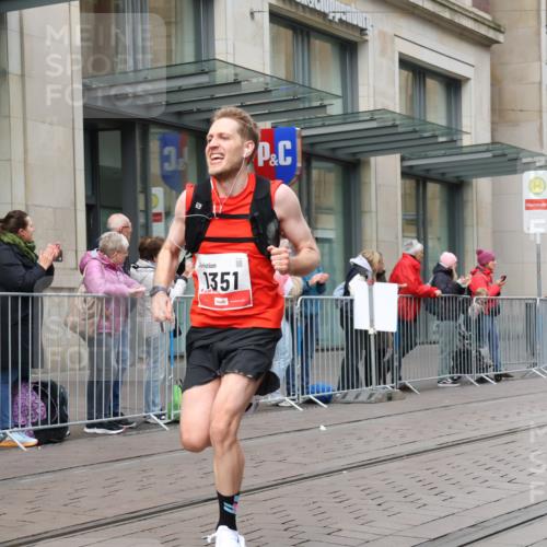 05.10.2025 - 20. swb-Marathon Bremen Strokosch-Dieckow http://msf.ph/oto/9291113 05.10.2025 12:38:34 Ziel 117, 158, 1351, 117, 158, 1351 meine-sportfotos.de