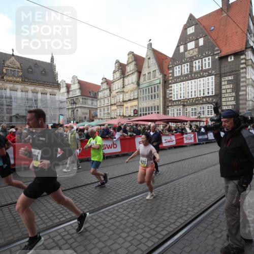 05.10.2025 - 20. swb-Marathon Bremen Yannick Fuchs http://msf.ph/oto/9291122 05.10.2025 10:52:04 Ziel 9683, 10380, 10581, 10625, 11136, 11273, 11325 meine-sportfotos.de